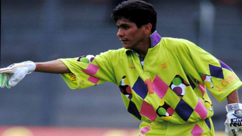 Thủ môn Jorge Campos là một trong số thủ môn lùn của thế giới