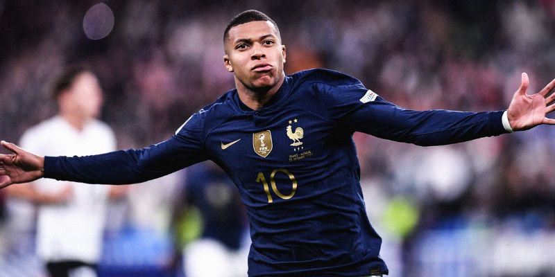 Kylian Mbappe: Tương Lai Rực Rỡ Của Bóng Đá